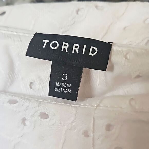 Torrid Plus Size Jersy White One Shoulder Ruffle Summer Eyelet Top. - Picture 10 of 16